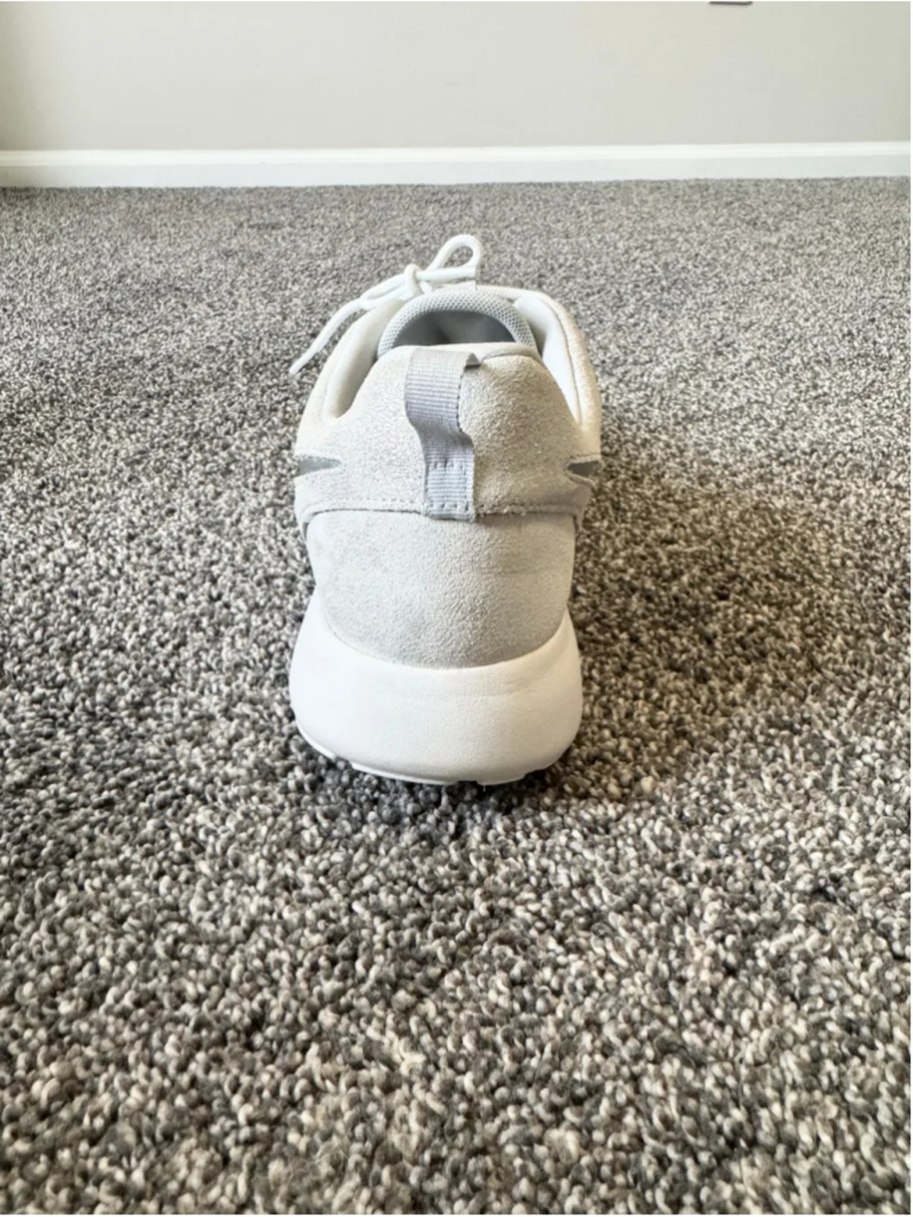 Nike Roshe One PRM Running Shoes Platinum 833928-009 Women's Size 9.5 Sneaker